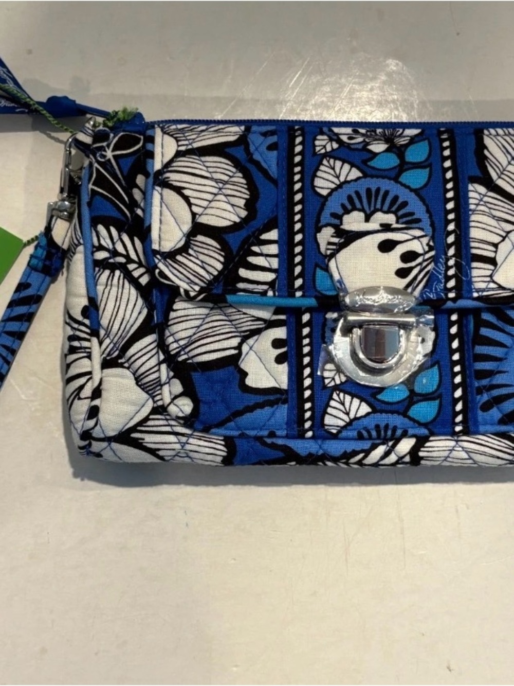 VERA BRADLEY NWT Blue Floral Pushlock Wristlet Bag- Blue Bayou- 9 x 5"